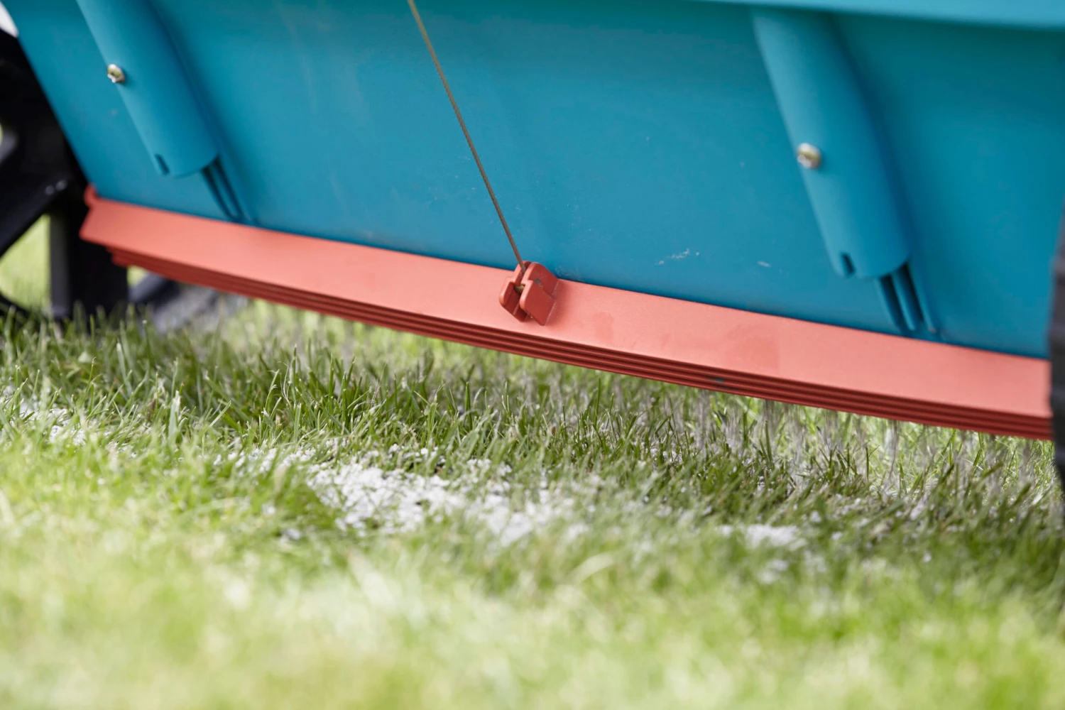 Gardena Trolley Spreader L 12.5L 8 Gardena Trolley Spreader L 12.5L - Image 6