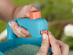 Gardena Hand Spreader M 1.8L -Gardena 431 20 gardena hand spreader m 1.8l 4