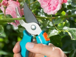 Gardena Classic Bypass Secateurs 18mm -Gardena 8754 25 gardena classic bypass secateurs 18mm 2