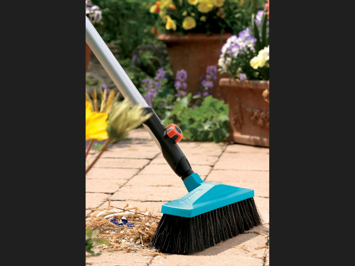 Gardena CombiSystem Attachment Road Broom 4 Gardena CombiSystem Attachment Road Broom - Image 2