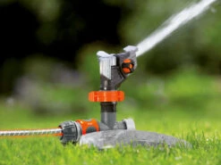 Gardena Pulse Sled Sprinkler Premium Full/Part Circle -Gardena g8135 gardena pulse sled sprinkler premium full part circle 2